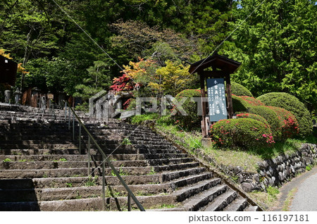Grave of Kiso Yoshinaka (Kiso Fukushima, Nagano Prefecture) 116197181