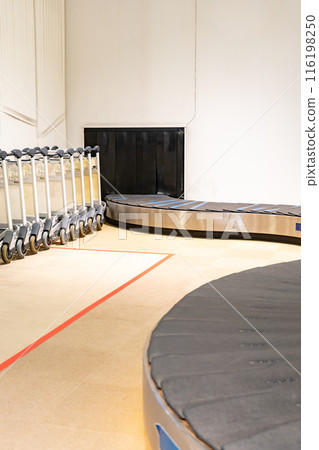 Image material: Airport baggage claim area 116198250