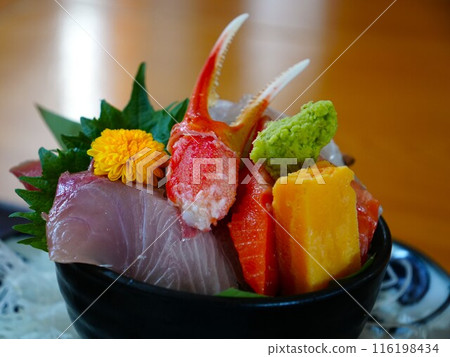 Seafood bowl topped with sashimi and crab claws Seafood bowl topped with sashimi and crab claws 116198434