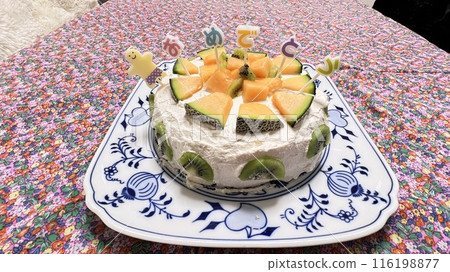 Celebrating a birthday with a homemade melon cake 116198877