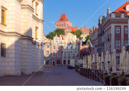 Facades of old colorful houses on the Town Hall Square in Poznan 116199299