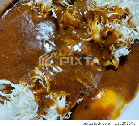 切捲心菜、蒸煮咖哩和雞蛋 116201543
