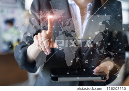 Managers working across the global network . Managers working across the global network . 116202330