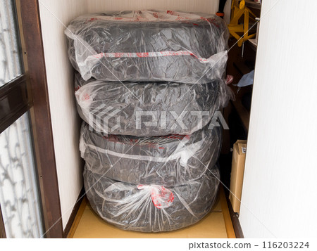 [Car] Tire and wheel storage 116203224