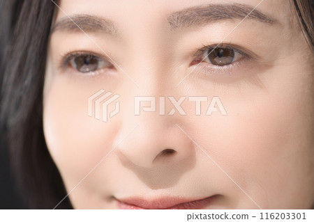 Middle woman beauty Middle woman beauty 116203301