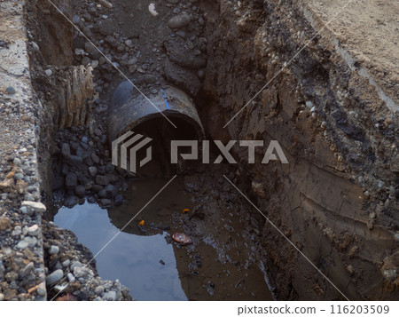 Works on the replacement of sewer pipes. Thick pipes underground. Earthworks with communications. Utility services. Sawn pipe. 116203509