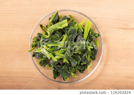 Frozen cut spinach 116203824