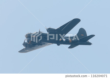 飛行中的美國陸軍波音 B-17G 轟炸機 116204071