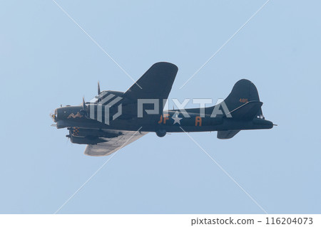A US Army Boeing B-17G bomber in flight 116204073