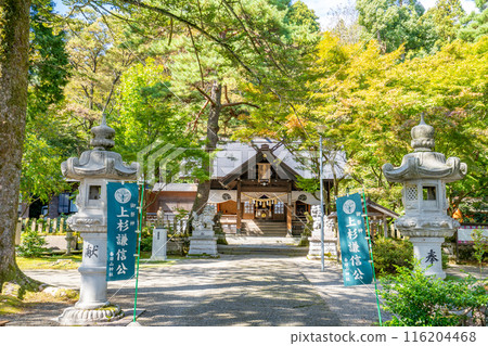 Kasugayama Shrine is a shrine that was created from Uesugi Shrine and enshrines Uesugi Kenshin as its deity. The memorial hall displays Kenshin's belongings and documents. 116204468