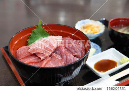 Oma tuna three-color rice bowl 116204861