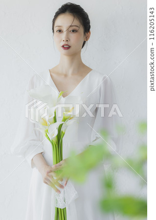 Woman in wedding dress 116205143