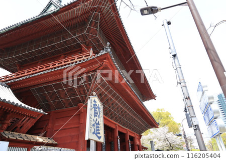 The Sangedatsumon Gate of Zojoji Temple in Shiba, Minato Ward, Tokyo The Sangedatsumon Gate of Zojoji Temple in Shiba, Minato Ward, Tokyo 116205404