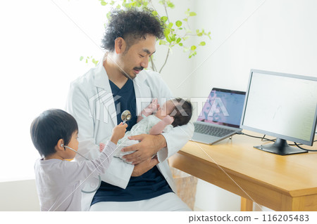 Pediatrician image Pediatrician image 116205483