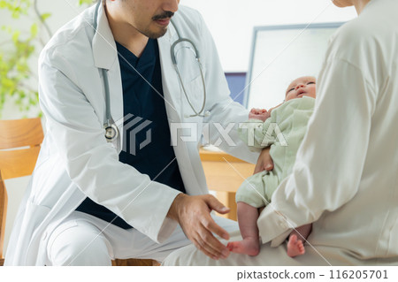 Doctor examining a baby 116205701