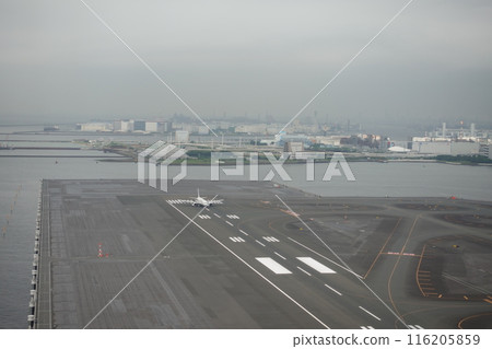 羽田機場跑道上等待的飛機 116205859