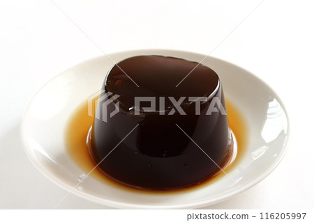 白色背景上的咖啡果凍 白色背景上的咖啡果凍 116205997