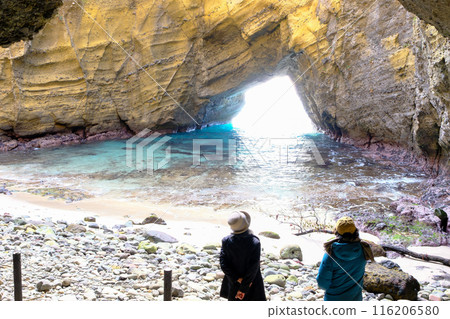 Parent and child looking at the sea Parent and child looking at the sea 116206580