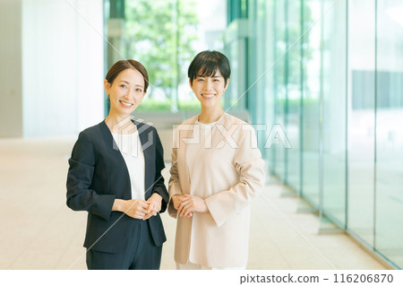 微笑的女商人 微笑的女商人 116206870