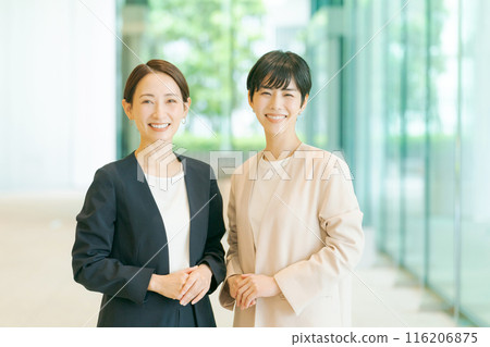 Smiling business woman 116206875