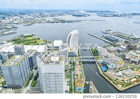 從地標塔觀景台(宇宙世界方向)看到的橫濱市港未來城市景觀 從地標塔觀景台(宇宙世界方向)看到的橫濱市港未來城市景觀 116210250