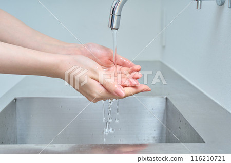 Women hand washing hands 116210721