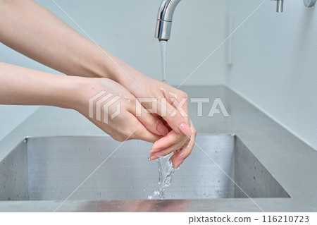 婦女手洗手 116210723