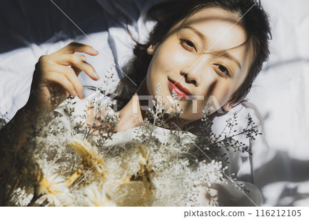 Woman in wedding dress 116212105