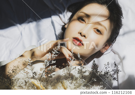 Woman in wedding dress Woman in wedding dress 116212108