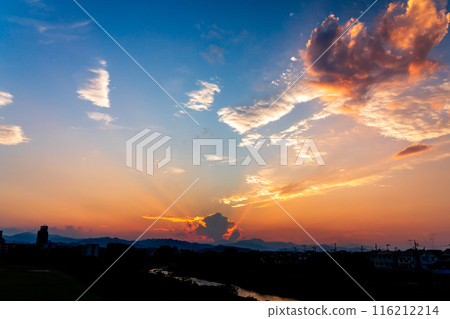 夏天的日落光 山上的日落 116212214