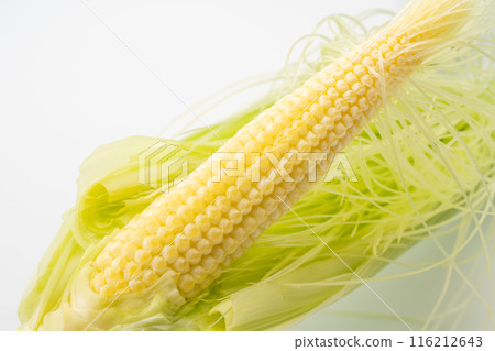 Peeled young corn close-up 116212643
