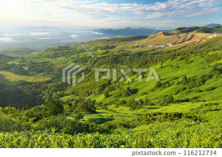 Summer: Mt. Shirane and Mt. Yoshigahira bathed in the morning sun as seen from Shibu Pass in Shiga Kogen 116212734