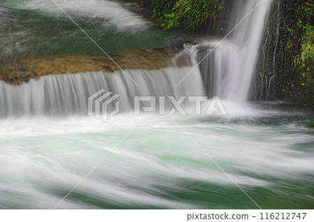 京都鞍馬川清澈的溪流 116212747