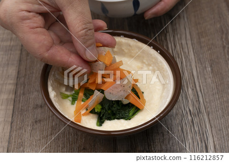 Shiraae: Put ingredients in a mortar and pestle, mix with tofu 116212857