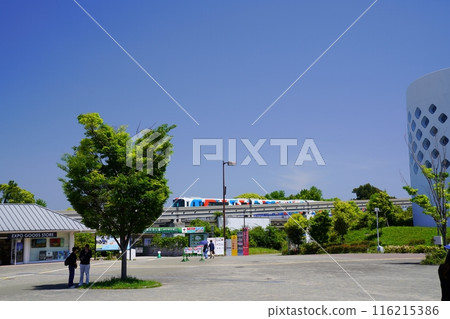 Osaka Suita Expo Commemoration Park Central Gate and Monorail (Early Summer) Osaka Suita Expo Commemoration Park Central Gate and Monorail (Early Summer) 116215386