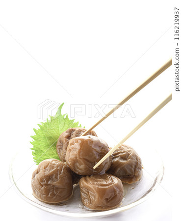 紀州南科李子蜂蜜醃製(蜂蜜醃李子)白色背景 紀州南科李子蜂蜜醃製(蜂蜜醃李子)白色背景 116219937