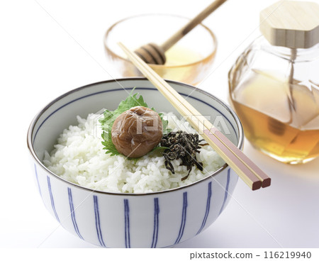 紀州南科李子蜂蜜醃製(蜂蜜醃李子)白色背景 紀州南科李子蜂蜜醃製(蜂蜜醃李子)白色背景 116219940