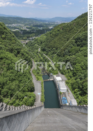 浦山水壩是日本第二高的重力壩。 116221797