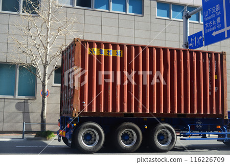 停放的貨櫃拖車 停放的貨櫃拖車 116226709