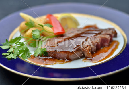 Juicy roast beef with seasonal vegetables Juicy roast beef with seasonal vegetables 116229384