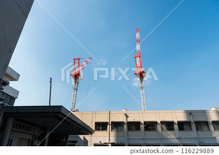 從東京慈惠大學醫學院第三醫院看到正在施工的起重機,晴朗的夏日藍天,東京狛江市 從東京慈惠大學醫學院第三醫院看到正在施工的起重機,晴朗的夏日藍天,東京狛江市 116229889