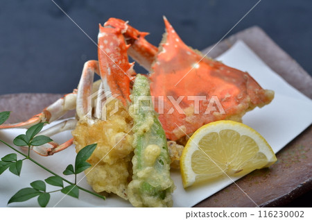 Flavourful crab with spring vegetables and lemon 116230002