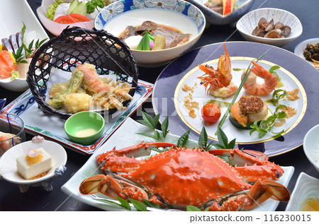 飽含大海恩惠的奢華餐桌 飽含大海恩惠的奢華餐桌 116230015