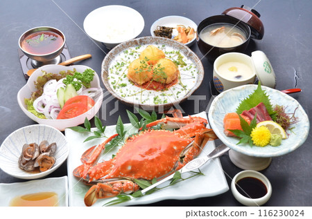 豪華海鮮和日本料理裝飾的特色餐桌 116230024