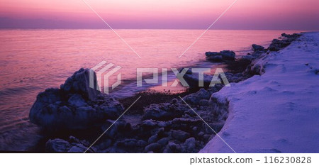 The remaining ice of Odai Lake in Hokkaido and before dawn The remaining ice of Odai Lake in Hokkaido and before dawn 116230828