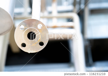 Open flange joint for small diameter pipes in a production plant 116231210