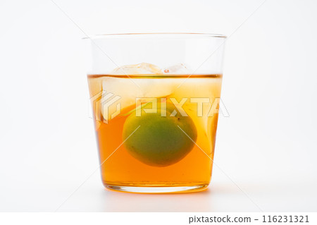 Amber-colored matured plum wine 116231321