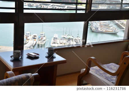 Japanese-style room with a harbor view: A peaceful morning Japanese-style room with a harbor view: A peaceful morning 116231786