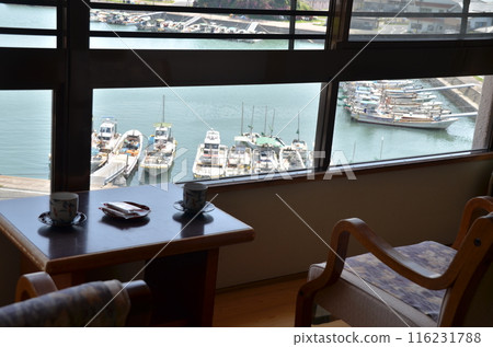 Japanese-style room with a harbor view: A peaceful morning Japanese-style room with a harbor view: A peaceful morning 116231788