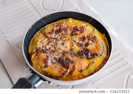 Zucchini omelette 116233021
